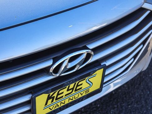 Used 2017 Hyundai Elantra SE image 16