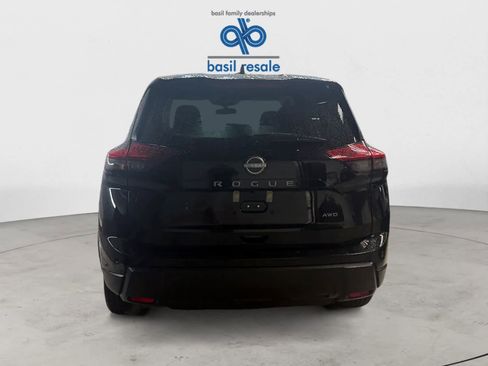 Used 2025 Nissan Rogue SV image 4
