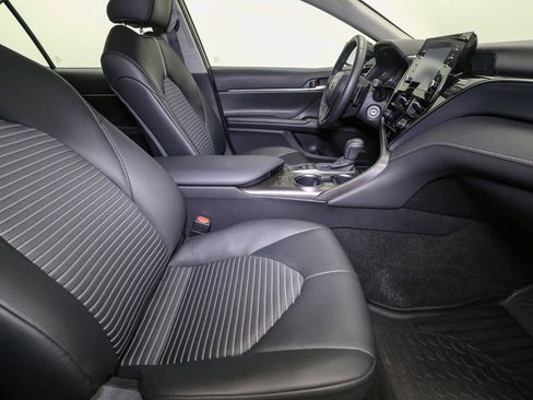 Used 2024 Toyota Camry SE image 17