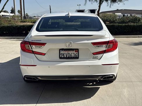 Used 2018 Honda Accord Touring image 4