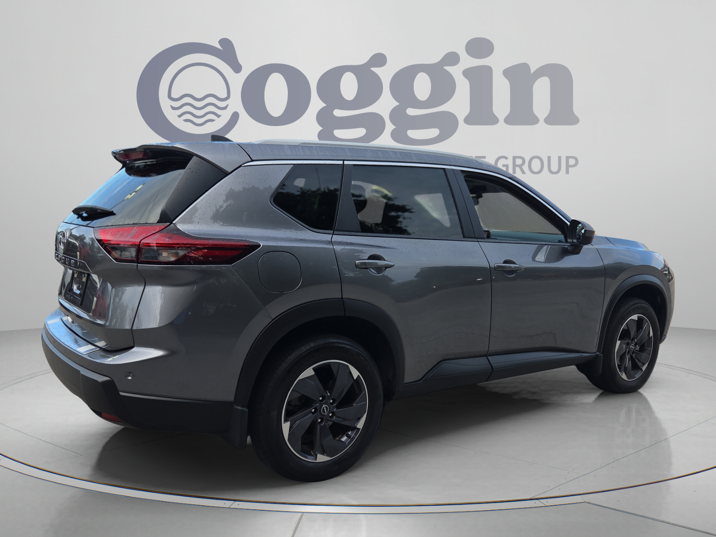 Used 2025 Nissan Rogue SV w/ SV Premium Package FWD image 5