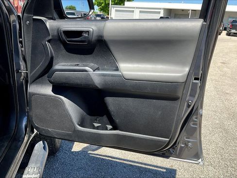 Used 2022 Toyota Tacoma SR w/ SR Convenience Package image 21
