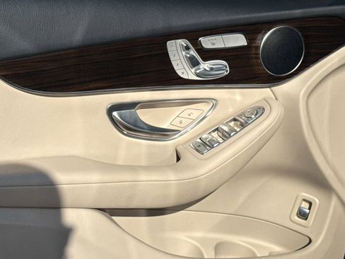 Used 2022 Mercedes-Benz GLC 300 image 20