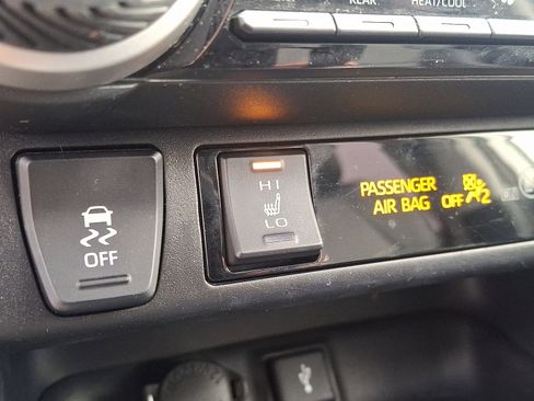 Used 2020 Toyota RAV4 XLE Premium image 24