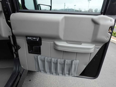 Used 2002 HUMMER H1 4-Door Wagon AWD/4WD image 33