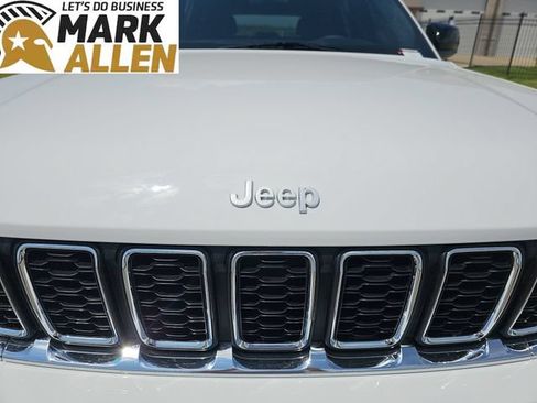 Used 2024 Jeep Grand Cherokee Laredo w/ Luxury Tech Group I AWD/4WD image 30