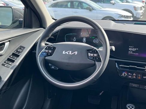Certified 2025 Kia Niro EX FWD image 14