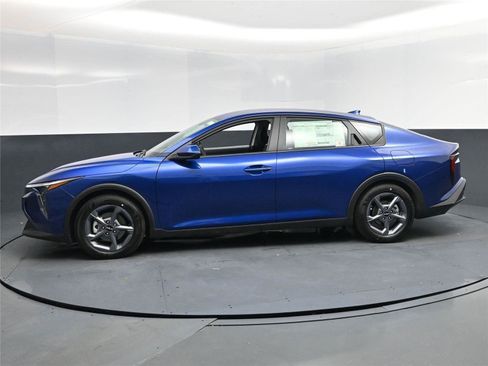 New 2025 Kia K4 LXS image 3