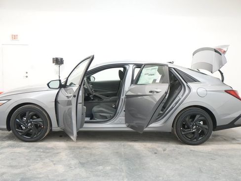 New 2026 Hyundai Elantra SEL Sport image 23