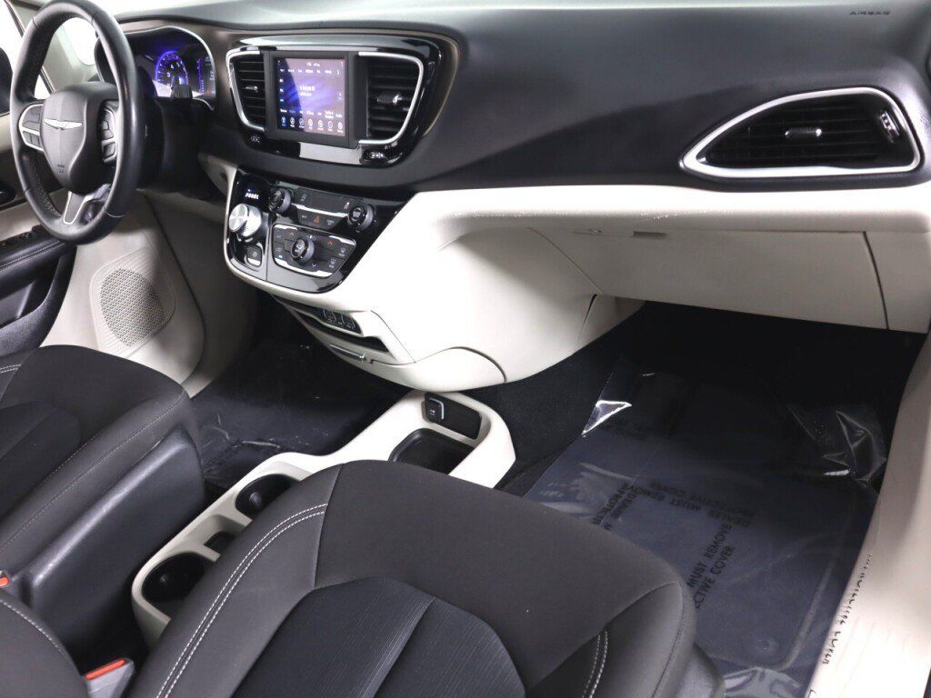 Used 2021 Chrysler Voyager LX w/ Cold Weather Group FWD image 38