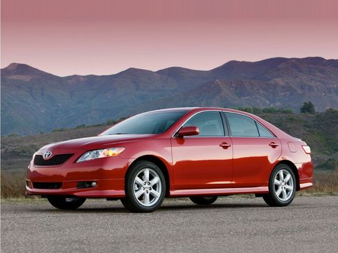 Used 2009 Toyota Camry LE FWD image 2