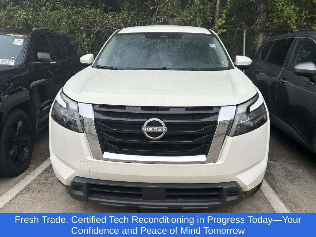 Used 2025 Nissan Pathfinder SV AWD/4WD image 2