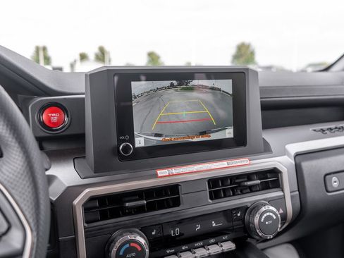 Used 2025 Toyota Tacoma TRD Off-Road AWD/4WD image 32