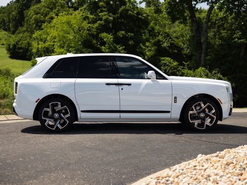 New 2027 Rolls-Royce Cullinan Black Badge AWD/4WD image 10