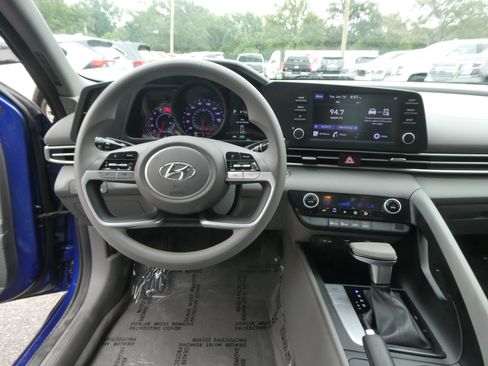 Used 2023 Hyundai Elantra SEL FWD image 13