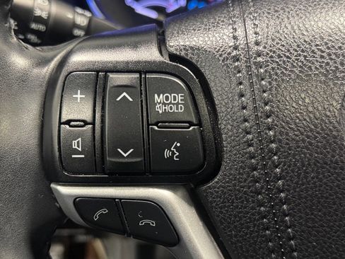 Used 2019 Toyota Highlander XLE image 32