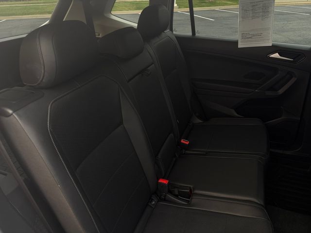 Used 2018 Volkswagen Tiguan SE FWD image 18