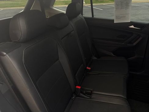 Used 2018 Volkswagen Tiguan SE FWD image 18