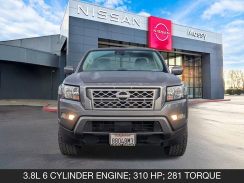 Used 2022 Nissan Frontier SV image 4