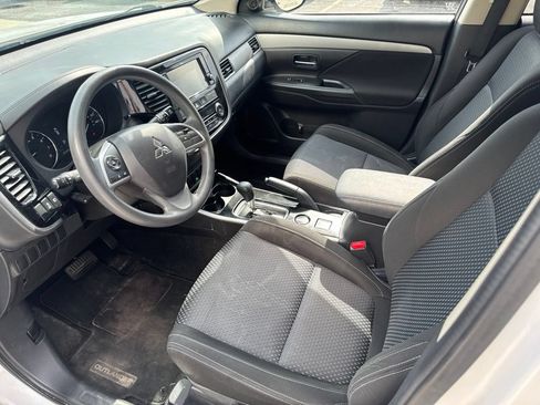 Used 2018 Mitsubishi Outlander ES FWD image 11