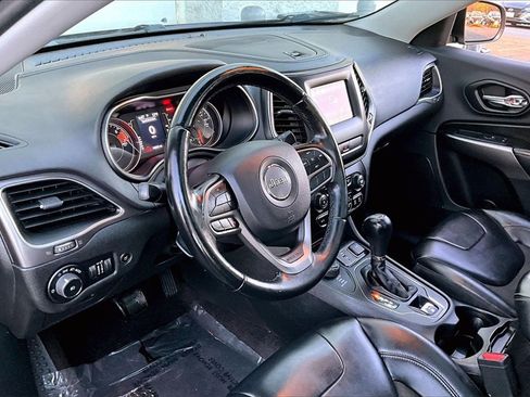 Used 2019 Jeep Cherokee Latitude Plus w/ Comfort/Convenience Group image 14