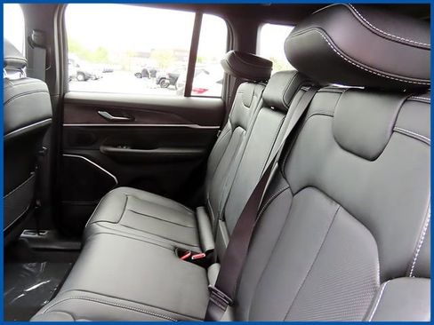 New 2026 Jeep Grand Cherokee Limited AWD/4WD image 10