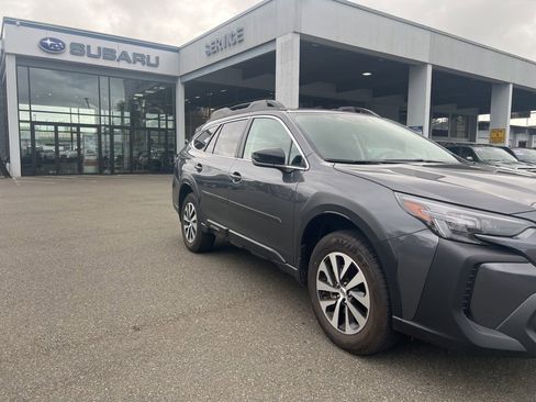 Used 2025 Subaru Outback Premium image 4
