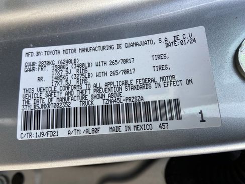 Used 2024 Toyota Tacoma TRD Off-Road image 33