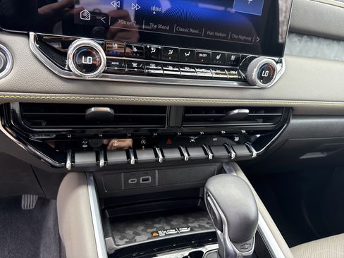 Used 2025 Chevrolet Colorado ZR2 w/ Technology Package image 27