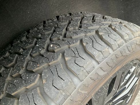 Used 2021 GMC Yukon SLT image 13