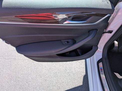 Used 2020 BMW 530i w/ M Sport Package image 24