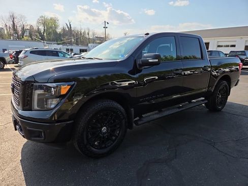 Used 2019 Nissan Titan SV w/ SV Convenience Package image 3