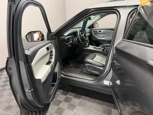 Used 2023 Ford Explorer XLT w/ Equipment Group 202A AWD/4WD image 14