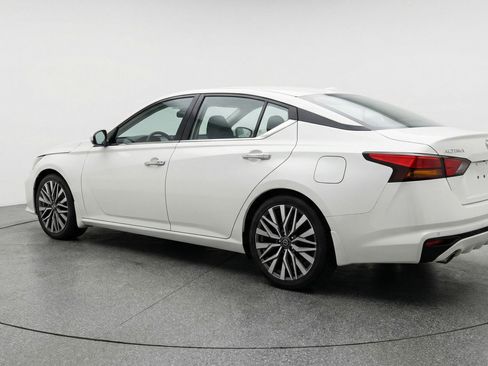 Used 2025 Nissan Altima 2.5 SV image 5