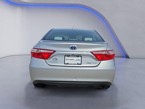 Used 2016 Toyota Camry XLE w/ Moonroof Package FWD image 4