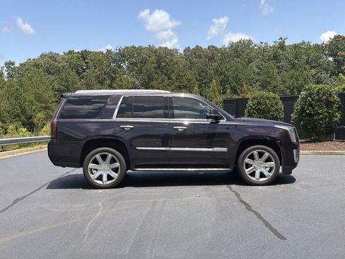 Used 2018 Cadillac Escalade Luxury AWD/4WD image 5