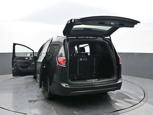 Used 2021 Chrysler Pacifica Touring-L w/ Uconnect Theater Family Group image 58