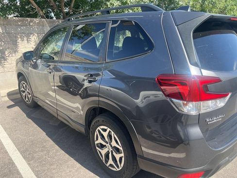 Used 2021 Subaru Forester Premium AWD/4WD image 2