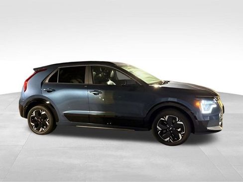 Used 2025 Kia Niro Wave image 2