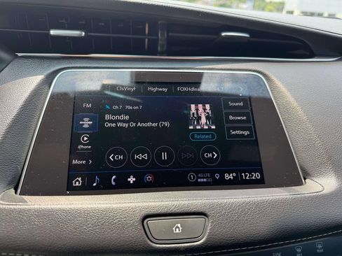 Used 2022 Cadillac XT4 Luxury w/ Cold Weather Package AWD/4WD image 30