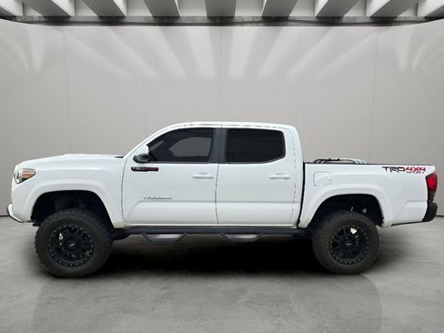 Used 2020 Toyota Tacoma TRD Sport w/ Technology Package AWD/4WD image 2