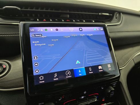 Used 2023 Jeep Grand Cherokee Limited w/ Black Appearance Package image 29