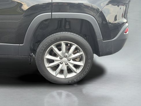 Used 2018 Jeep Cherokee Limited AWD/4WD image 30