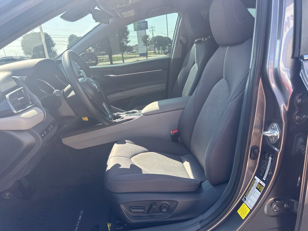 Used 2022 Toyota Camry LE FWD image 14