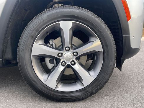 New 2026 Jeep Grand Cherokee Limited RWD image 9