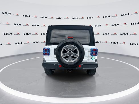 Used 2018 Jeep Wrangler Unlimited Sahara image 7