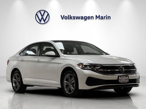 Used 2023 Volkswagen Jetta SE w/ Panoramic Sunroof Package FWD image 7