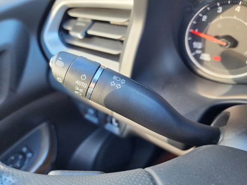 Used 2023 GMC Acadia SLE image 30