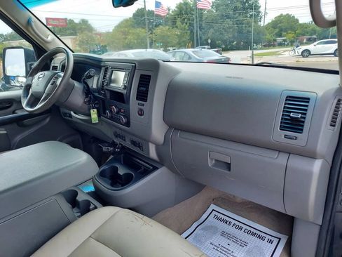 Used 2016 Nissan NV 3500 SL image 13