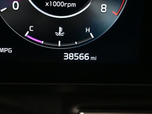 Used 2022 Kia Carnival SX Prestige image 28